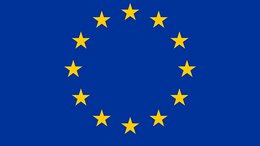 Die EU-Flagge. Gelbe Sterne auf blauem Hintergrund.