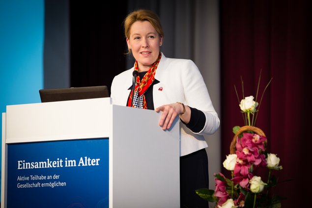 Bundesfamilienministerin Franziska Giffey am Rednerpult