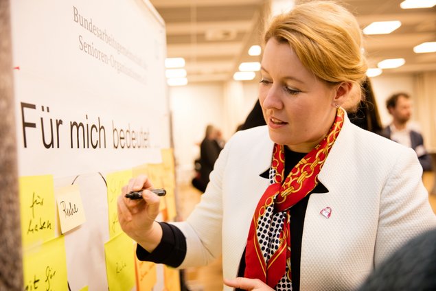 Fachtagung Bundesministerin Franziska Giffey auf dem Markt der Möglichkeiten