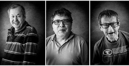 Portrait dreier männlicher Personen in schwarz-weiß.