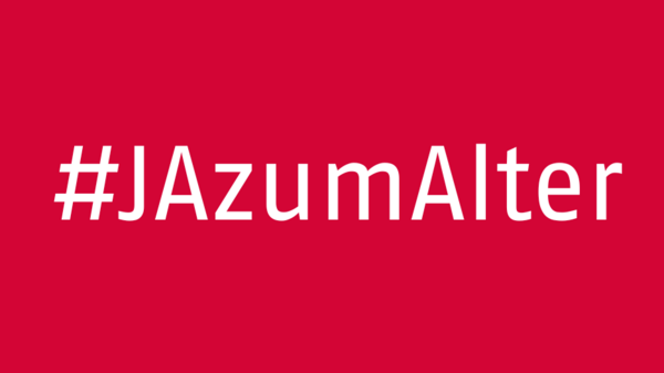© BAGSO Auf rotem Hintergrund steht "#JA zum Alter"