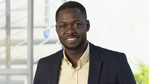 Portrait Komla Digoh