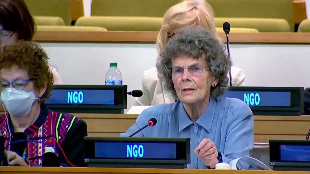 Vorstandsmitglied Heidrun Mollenkopf gibt in der UN ein statement ab